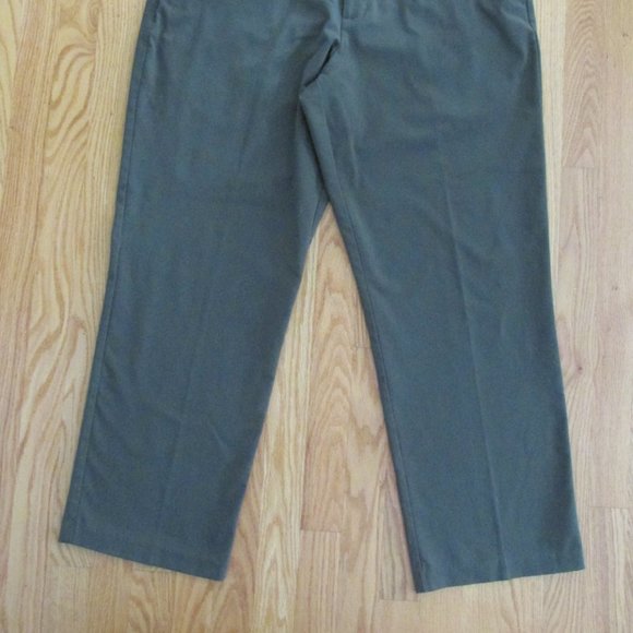 DOCKERS PREMIUM MEN'S SIZE 36 X 30 TROUSER OLIVE GREEN RELAXED FIT PANTS SLACKS - Picture 2 of 16